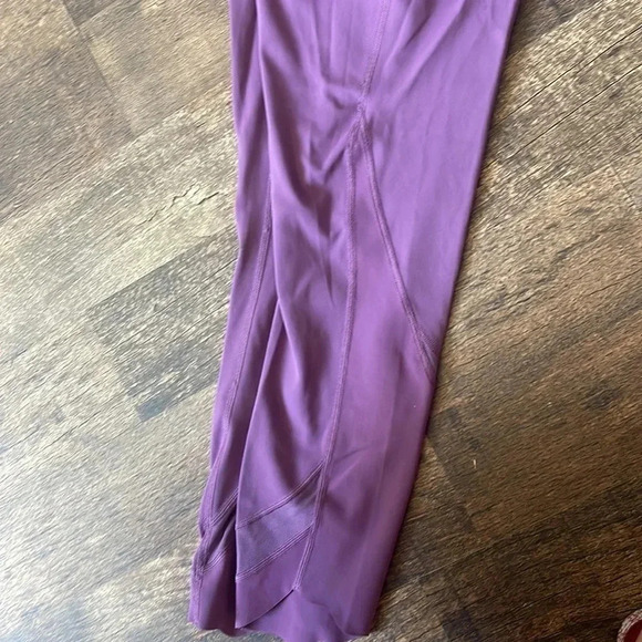 Lululemon Pink/Purple Cropped Leggings sz 4 - Picture 6 of 6